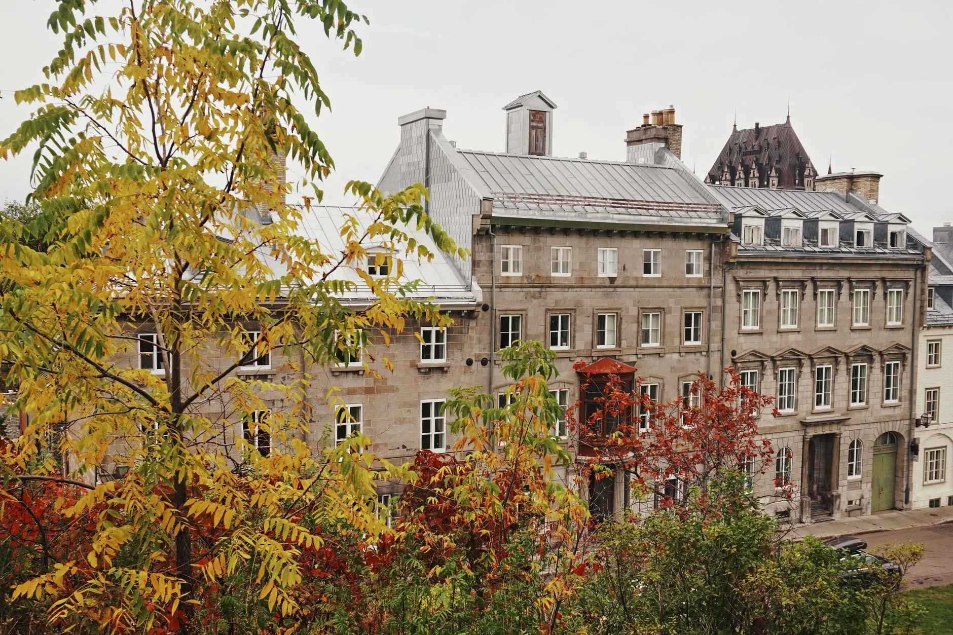 Rue du Vieux-Québec en automne, au cœur d'un voyage au Québec